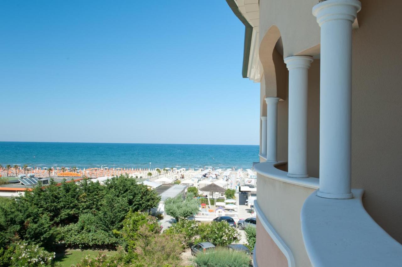 Hotel Derby Exclusive Milano Marittima Exterior foto